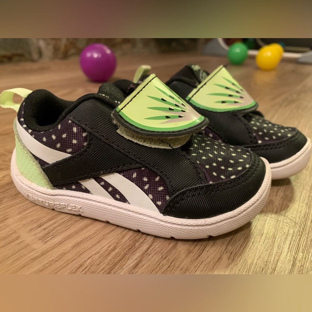 Toddler shoes size 4